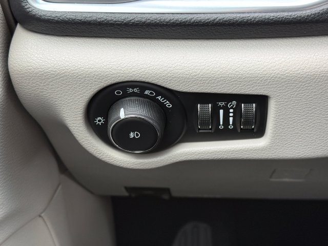 Used 2019 Chrysler Pacifica Limited FWD image 26