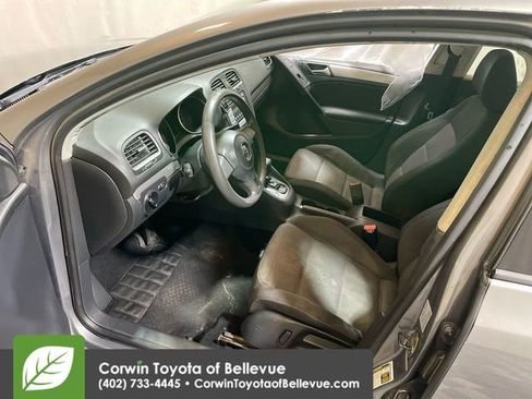 Used 2010 Volkswagen Golf 4-Door image 12