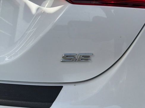 Used 2023 Toyota Camry SE FWD image 9