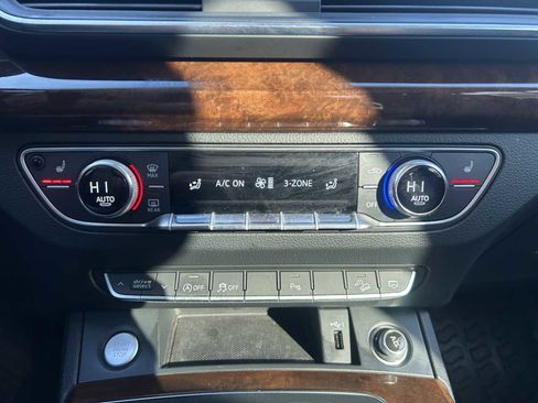 Used 2020 Audi Q5 2.0T Premium w/ Convenience Package image 17