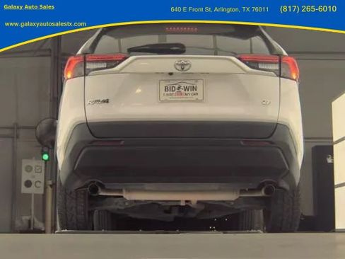 Used 2020 Toyota RAV4 LE FWD image 6