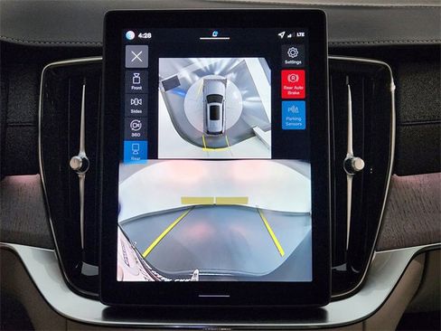 New 2026 Volvo XC90 T8 Ultra w/ Protection Package Premier image 18