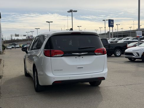 New 2026 Chrysler Voyager LX image 7