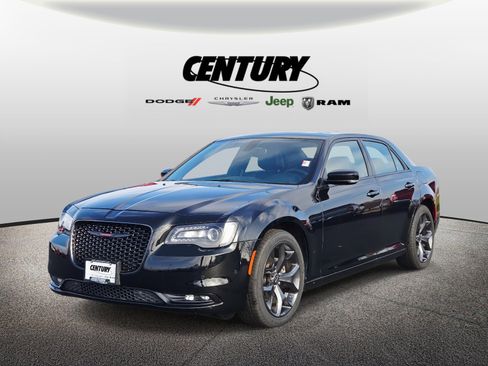 Used 2023 Chrysler 300 S image 8