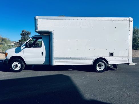 Used 2007 Ford E-450 and Econoline 450 image 2