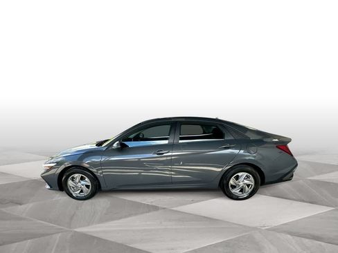 Used 2026 Hyundai Elantra SE FWD image 5