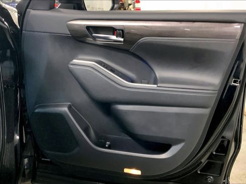 Used 2020 Toyota Highlander Platinum image 22