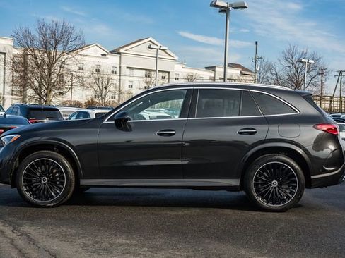 Used 2025 Mercedes-Benz GLC 350e 4MATIC image 4