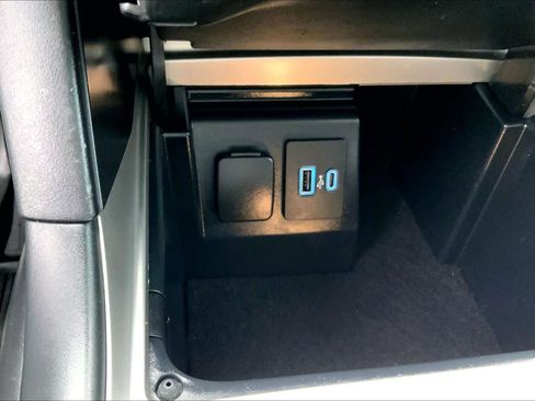 Used 2022 Ford Explorer XLT image 31