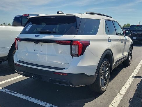 Used 2025 Ford Explorer ST-Line w/ ST-Line Street Pack AWD/4WD image 6
