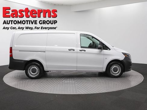 Used 2022 Mercedes-Benz Metris image 4