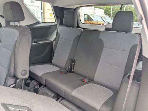 Used 2020 Chevrolet Traverse LT FWD image 15
