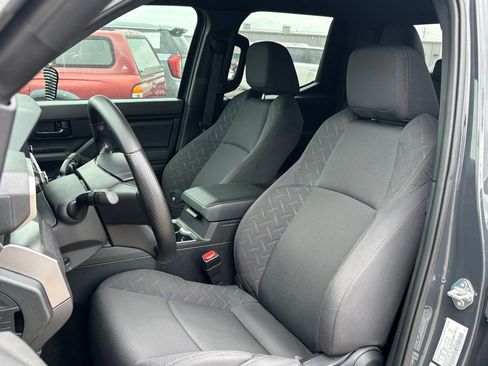 Used 2025 Toyota Tacoma SR5 image 7