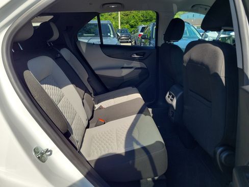 Used 2021 Chevrolet Equinox LS w/ LS Convenience Package AWD/4WD image 12