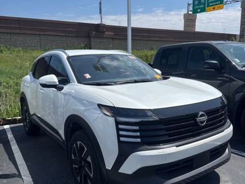 Used 2025 Nissan Kicks SR FWD image 1