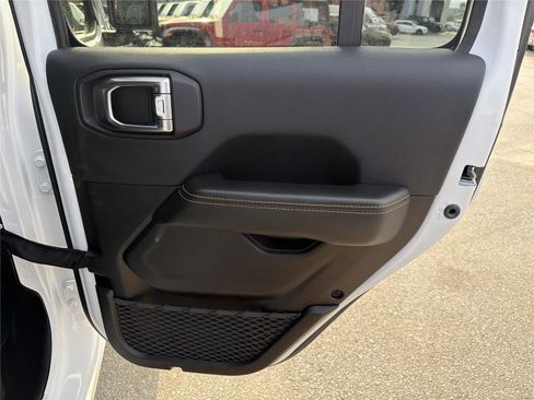 Used 2025 Jeep Wrangler Sahara w/ Safety Group image 16