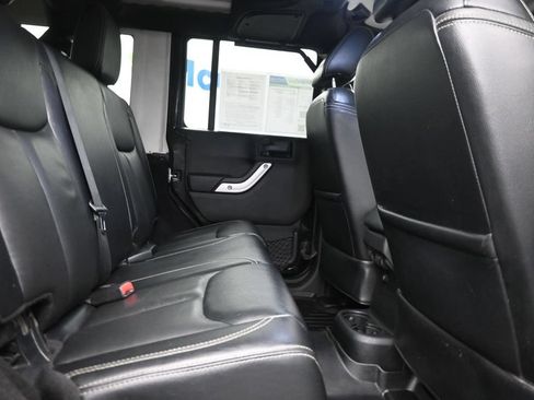 Used 2016 Jeep Wrangler Unlimited Rubicon w/ Max Tow Package AWD/4WD image 10