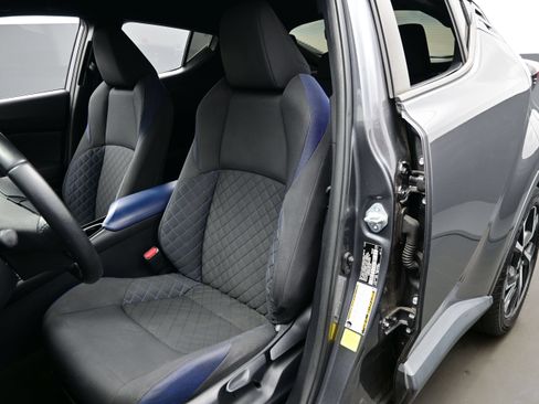 Used 2021 Toyota C-HR XLE FWD image 11