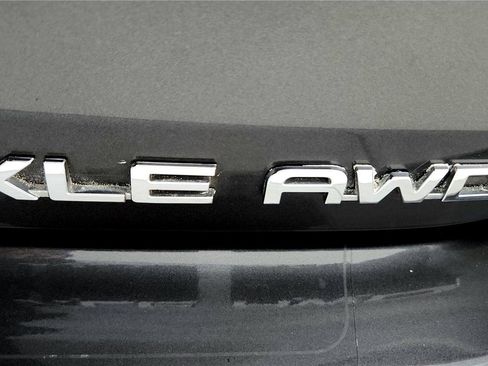 Used 2023 Toyota Highlander XLE AWD/4WD image 14