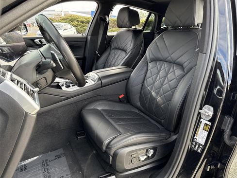 Used 2025 BMW X6 xDrive40i w/ Climate Comfort Package image 15