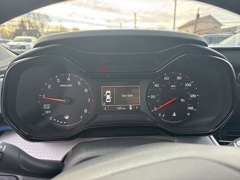 Used 2025 Chevrolet Trax LS w/ LS Convenience Package image 3