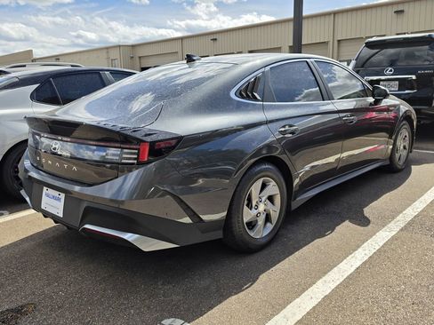 Used 2025 Hyundai Sonata SE FWD image 2