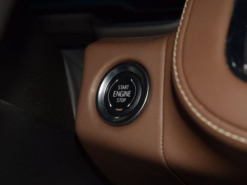 Used 2024 Chevrolet Suburban High Country image 33