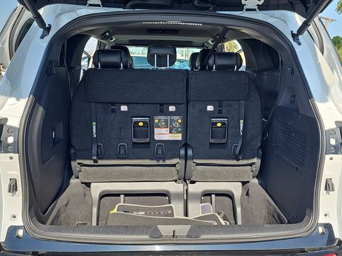 Used 2023 Toyota Sienna XSE image 13