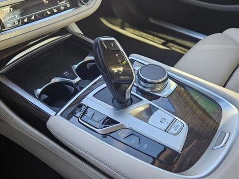 Used 2021 BMW 740i w/ Premium Package image 12