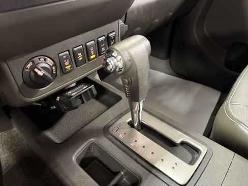 Used 2016 Nissan Frontier PRO-4X w/ Pro-4x Luxury Package AWD/4WD image 32
