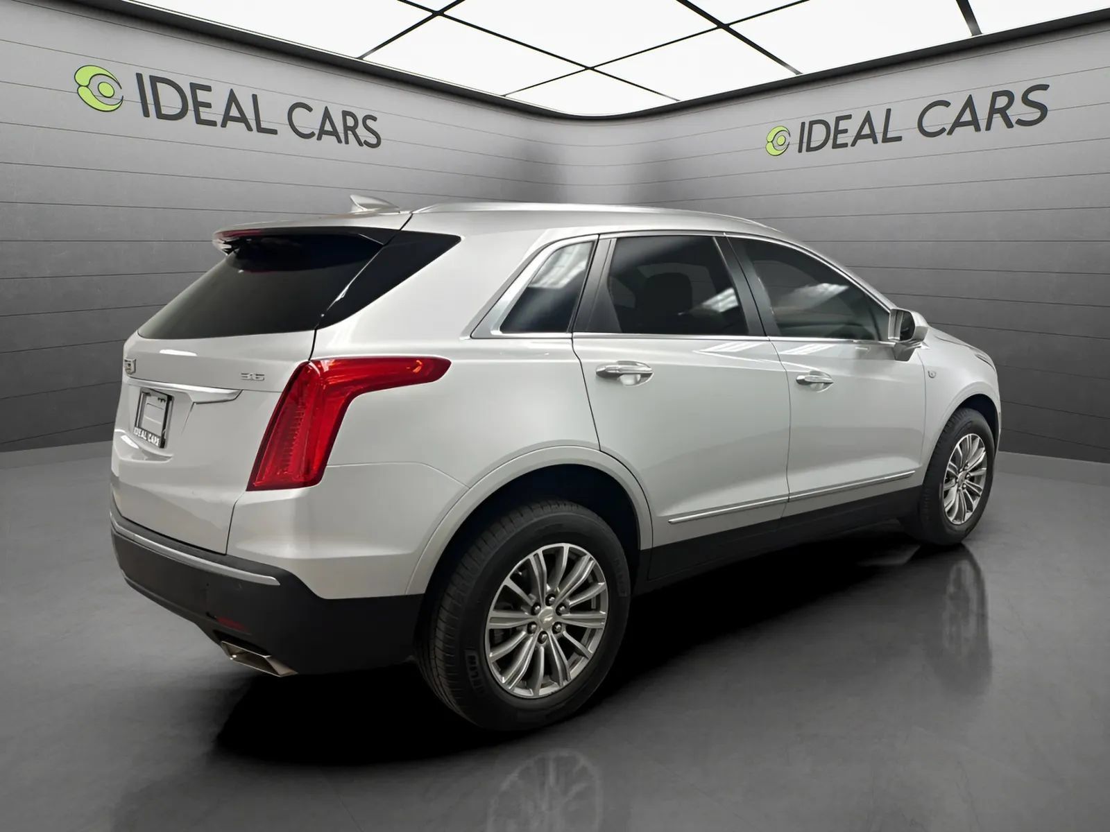 Used 2017 Cadillac XT5 Luxury FWD image 5