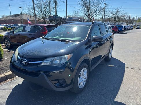 Used 2015 Toyota RAV4 LE AWD/4WD image 2