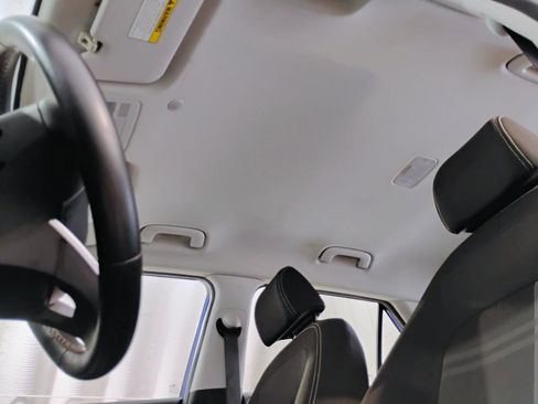 Used 2021 Hyundai Venue SEL FWD image 28