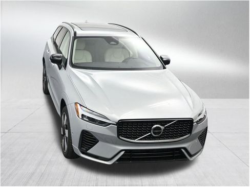 New 2025 Volvo XC60 T8 Plus w/ Protection Package Premier AWD/4WD image 20