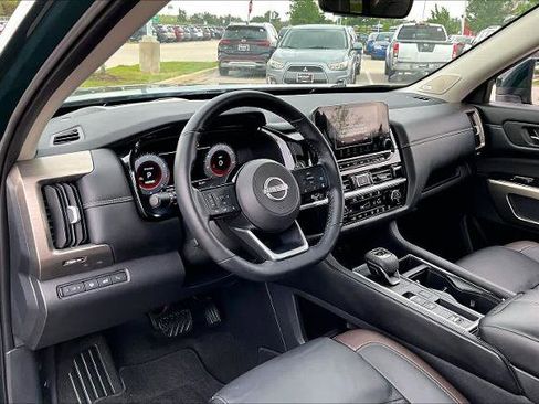Certified 2024 Nissan Pathfinder Platinum w/ Cargo Package FWD image 18
