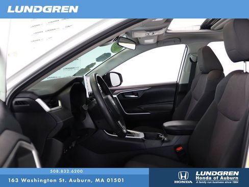 Used 2019 Toyota RAV4 XLE w/ Convenience Package AWD/4WD image 10