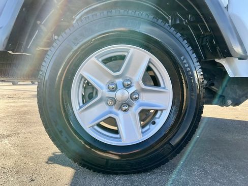 Used 2020 Jeep Gladiator Sport w/ Quick Order Package 24S image 21