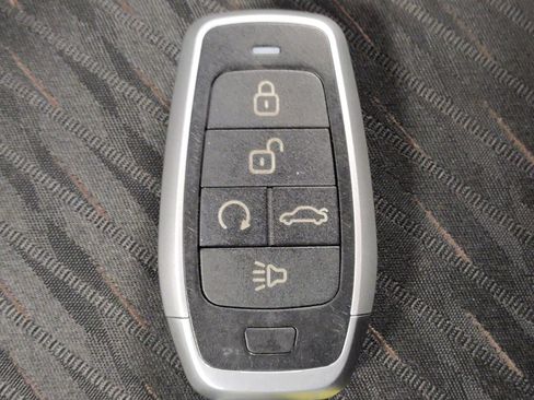 Used 2020 Nissan Rogue SV FWD image 32