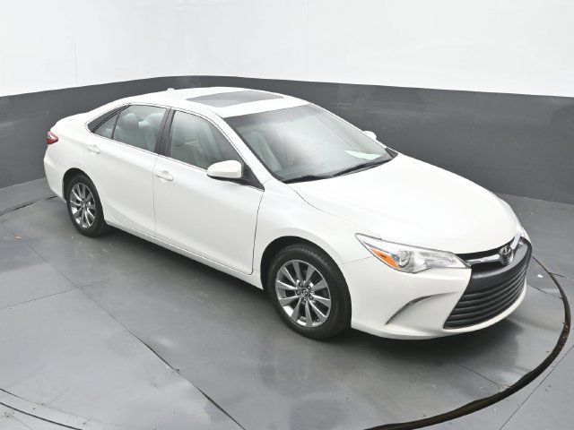 Used 2017 Toyota Camry XLE w/ Moonroof Package FWD image 28
