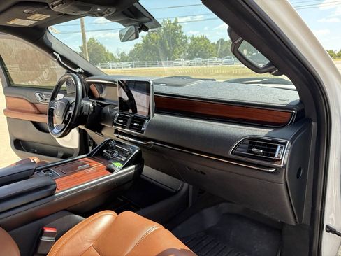 Used 2020 Lincoln Navigator L Reserve w/ Luxury Package AWD/4WD image 14