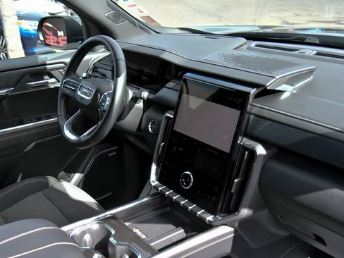 Used 2025 GMC Acadia Elevation image 54