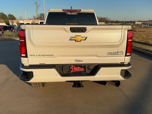 Used 2025 Chevrolet Silverado 2500 High Country w/ Technology Package image 6