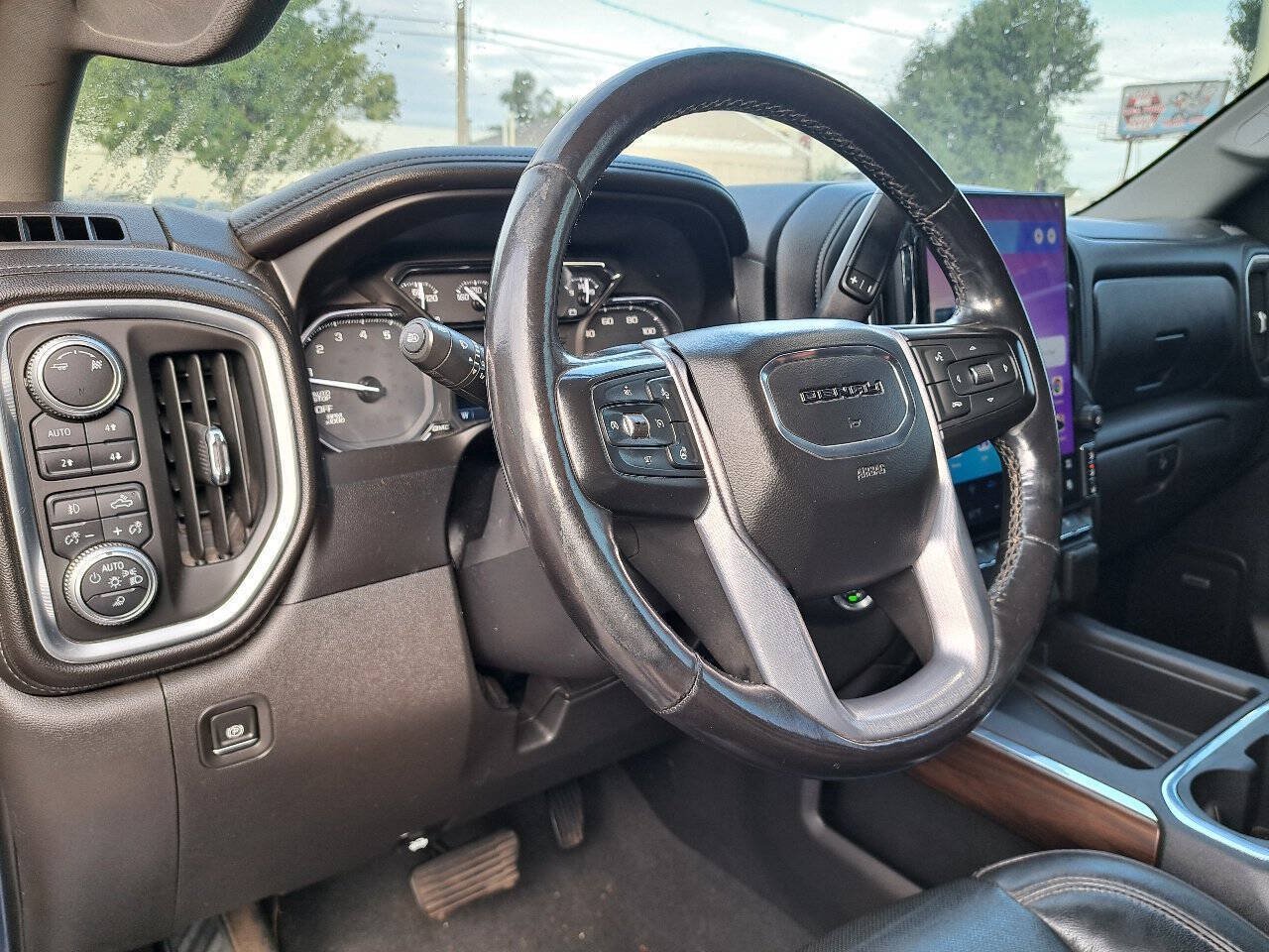 Used 2019 GMC Sierra 1500 SLT w/ SLT Premium Plus Package AWD/4WD image 10