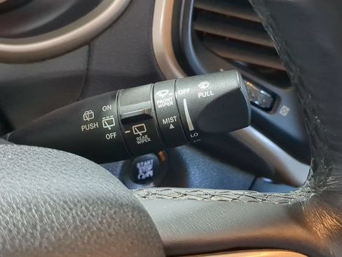 Used 2016 Jeep Cherokee Latitude w/ Comfort/Convenience Group AWD/4WD image 31