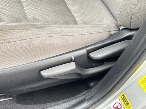 Used 2015 Toyota Corolla LE image 18