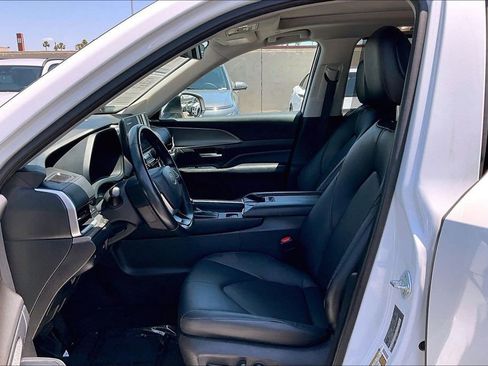 Used 2024 Toyota Grand Highlander XLE FWD image 14