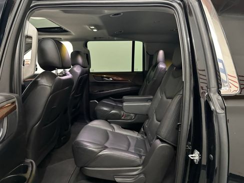 Used 2019 Cadillac Escalade ESV Luxury AWD/4WD image 49