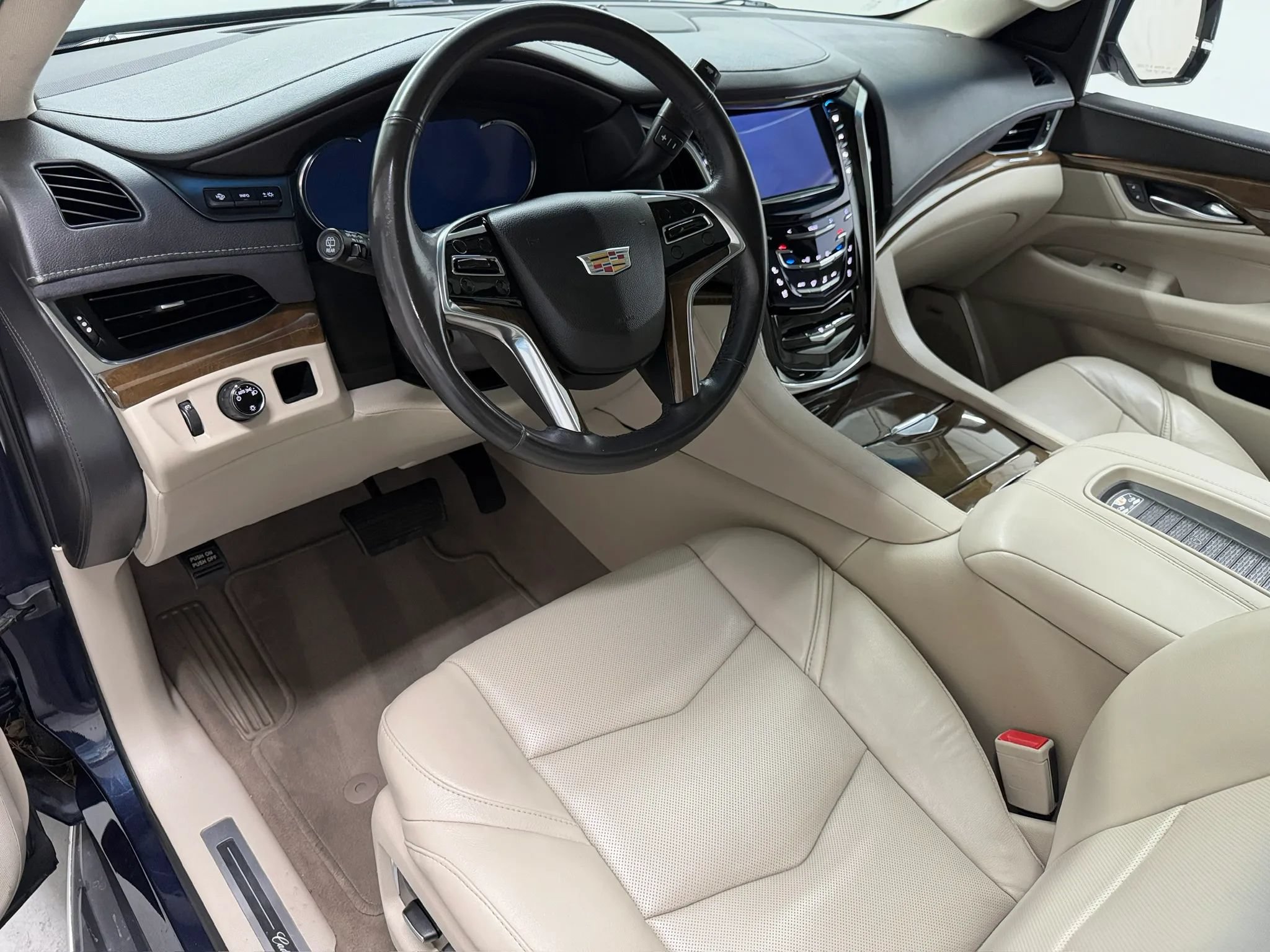 Used 2019 Cadillac Escalade Luxury RWD image 58