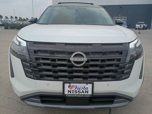 New 2026 Nissan Pathfinder Platinum image 2