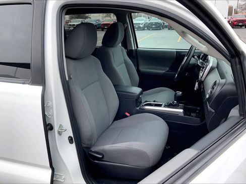 Used 2020 Toyota Tacoma SR5 w/ Blackout Package image 8